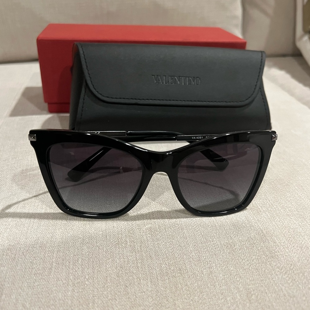 Valentino Rockstud butterfly sunglasses. Black